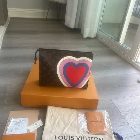 Louis Vuitton toiletry 26 Game on pouch - Picture 2 of 11